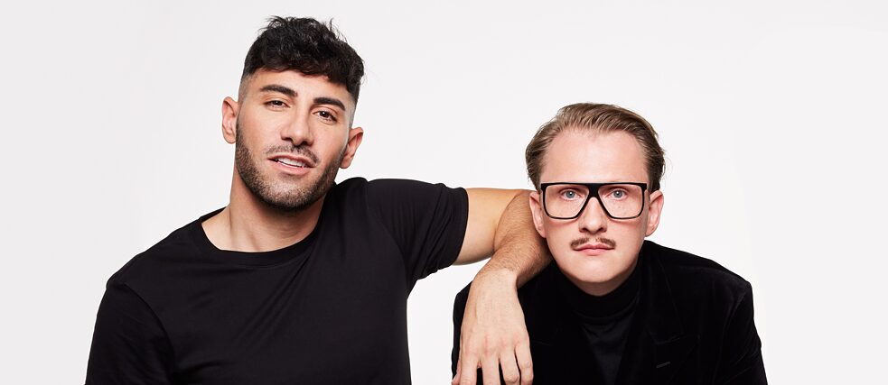 Key art from the Netflix series "Queer Eye Germany" showing the fab 5: Jan-Henrik Scheper Stuke, Ayan Yuruk.