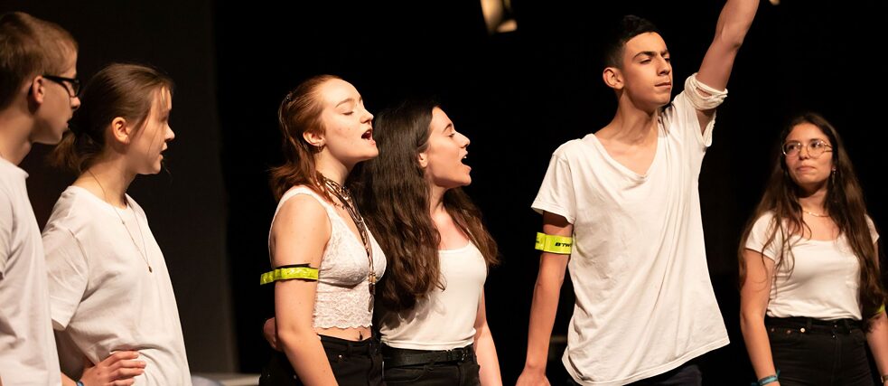 Französische Gruppe PASCH-Theaterfestival 2022 Auszug aus dem französischen Stück "Eine Liebe von morgen"