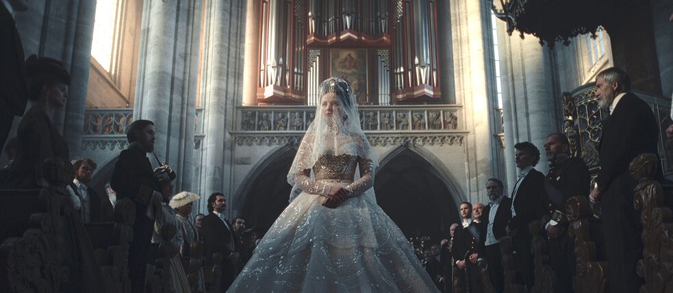 A pompous wedding that’s anything but a dream, with plenty of added scandal, forbidden love and excessive parties – Sisi’s life Netflix-style.  