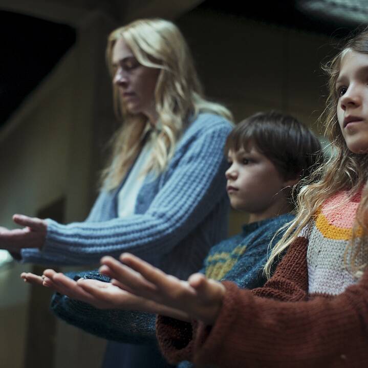 "Those are the rules". Stillframe from the Netflix Germany series "Liebes Kind / Dear Child"