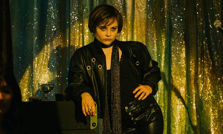 Stillframe from the Amazon Prime Germany original series "The Pimp No F**ing Fairytale" : Lena Urzendowsky portraits "Manu"