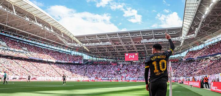 Arena Leipzig Erstklassiger Fußball in Ost-Deutschland: Seit 2016 spielt RB Leipzig in der Bundesliga und ist seither auch regelmäßig in der Champions League vertreten.