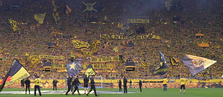Stadion Dortmund Die „Gelbe Wand“ – das sind 25.000 Stehplätze voller Dortmund-Fans