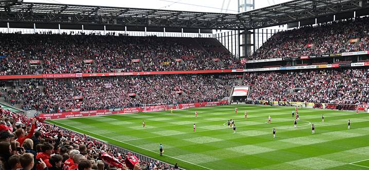 Stadion Koeln Besucherrekord in der deutschen Frauen-Bundesliga: 38.000 Zuschauer*innen besuchten im April 2023 die Partie 1. FC Köln gegen Eintracht Frankfurt.