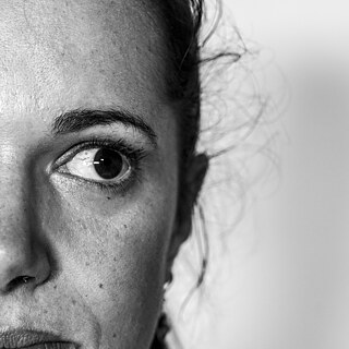Gesicht in schwarz-weiß