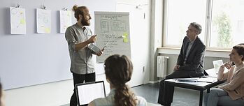 Équipe en discussion