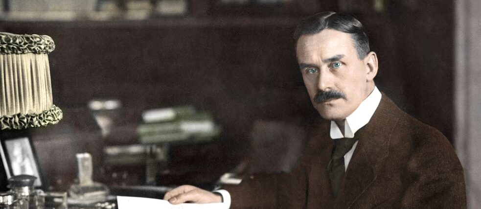 Thomas Mann 1916, Porträt am Schreibtisch, nachträglich coloriert Thomas Mann 1916, Porträt am Schreibtisch, nachträglich coloriert