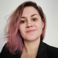 Eine Frau lächelt 