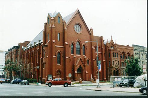 Calvary Baptist Church before its steeple was replaced, 2005.