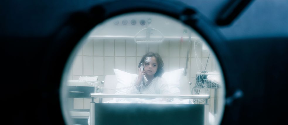 Still from You Are Wanted – Season 2, Episode 3: In danger: Lukas needs to protect his son Leon
