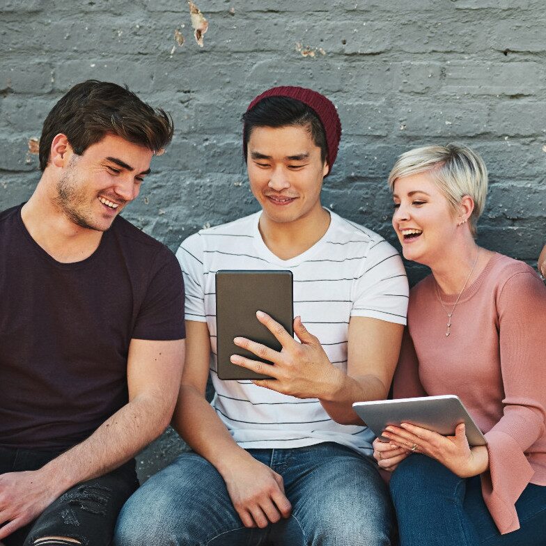 Junge Menschen iPads