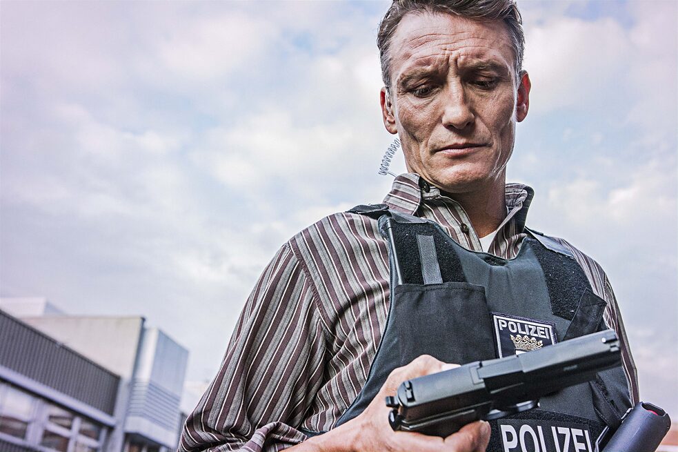 Still frame from the TNT Series “4 Blocks”: Kutscha (Oliver Masucci)