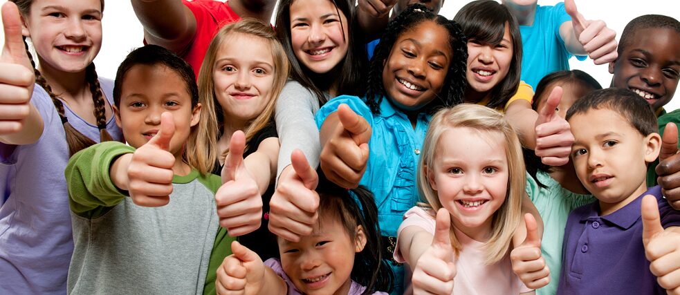 eine Gruppe Kinder