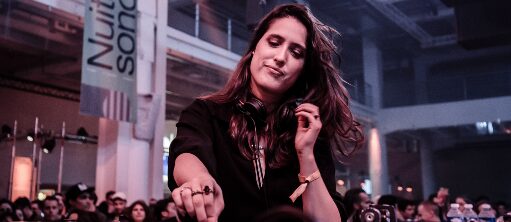 Helena Hauff La Djane Helena Hauff est en train de mixer