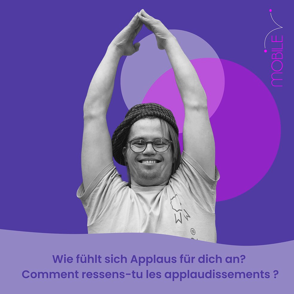 Wie fühlt sich Applaus für dich an ? Till Krumwiede streckt die Arme in die Höhe und lacht.