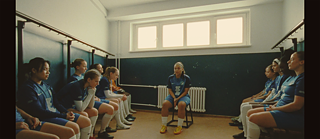 Die Spielerinnen von Türkiyemspor Berlin in der Kabine