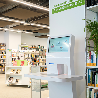 Auf dem Foto sieht man den Ausleihautomat der Bibliothek.