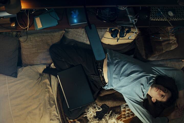 Still frame from the Netflix Series "How to sell drugs online (fast)" 