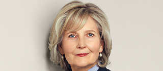 Prof. Dr. Heidrun Kämper mit verschlossenen Armen